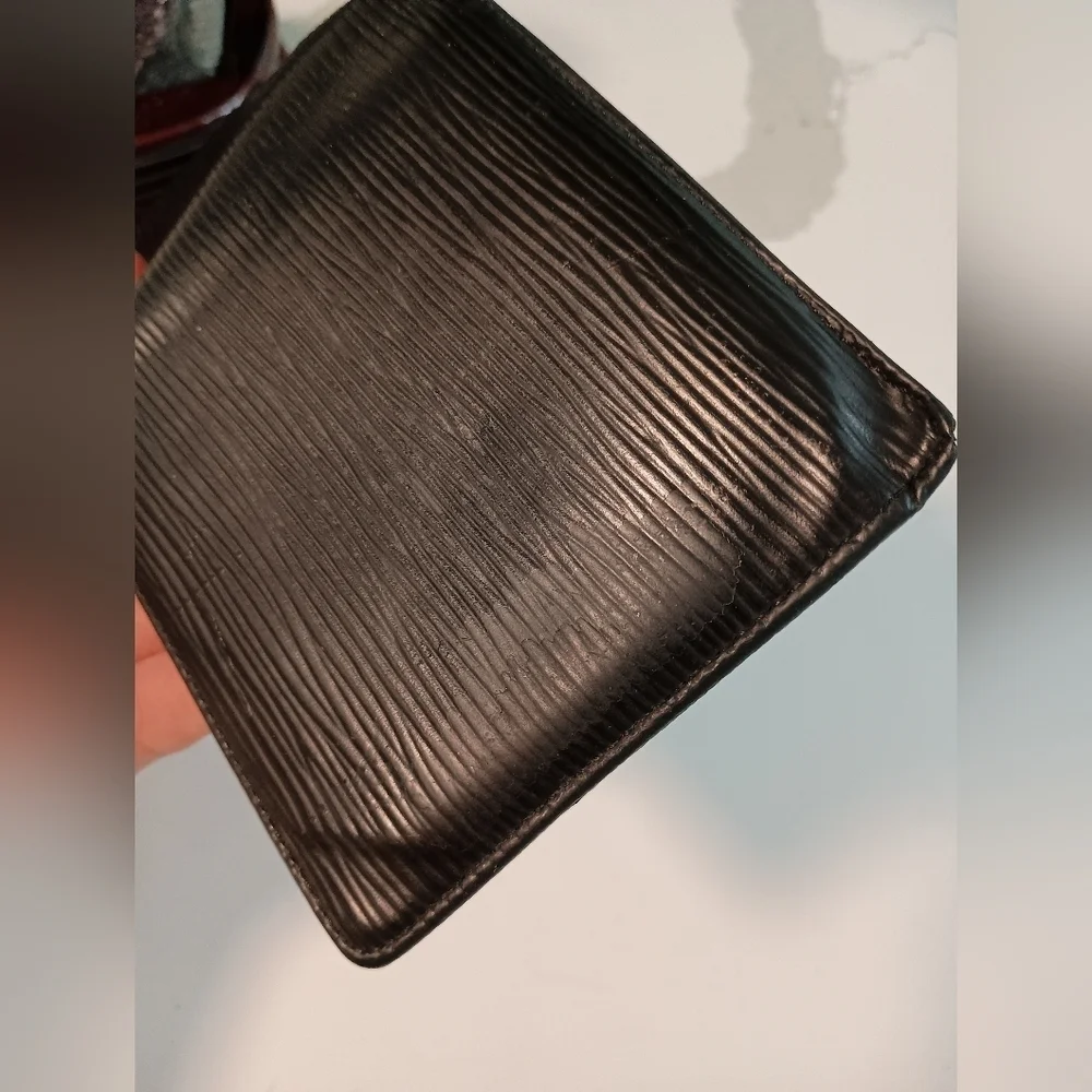 Authentic Louis Vuitton Black Leather Epi Bifold Wallet